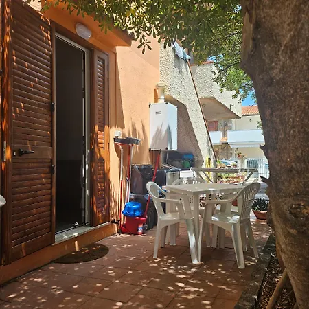 Via Genova Tatil Evi La Caletta