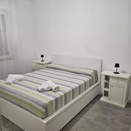 Via Genova Tatil Evi La Caletta