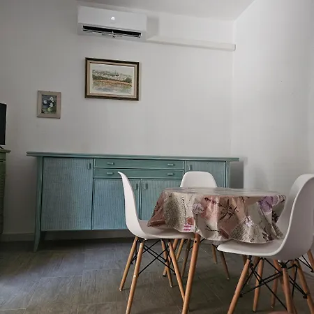 Via Genova Tatil Evi La Caletta